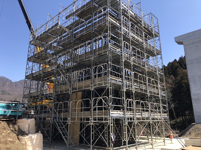 群馬県某所橋脚工事進行中
