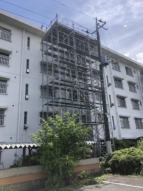 群馬県某市　集合住宅内装解体に伴うステージ足場