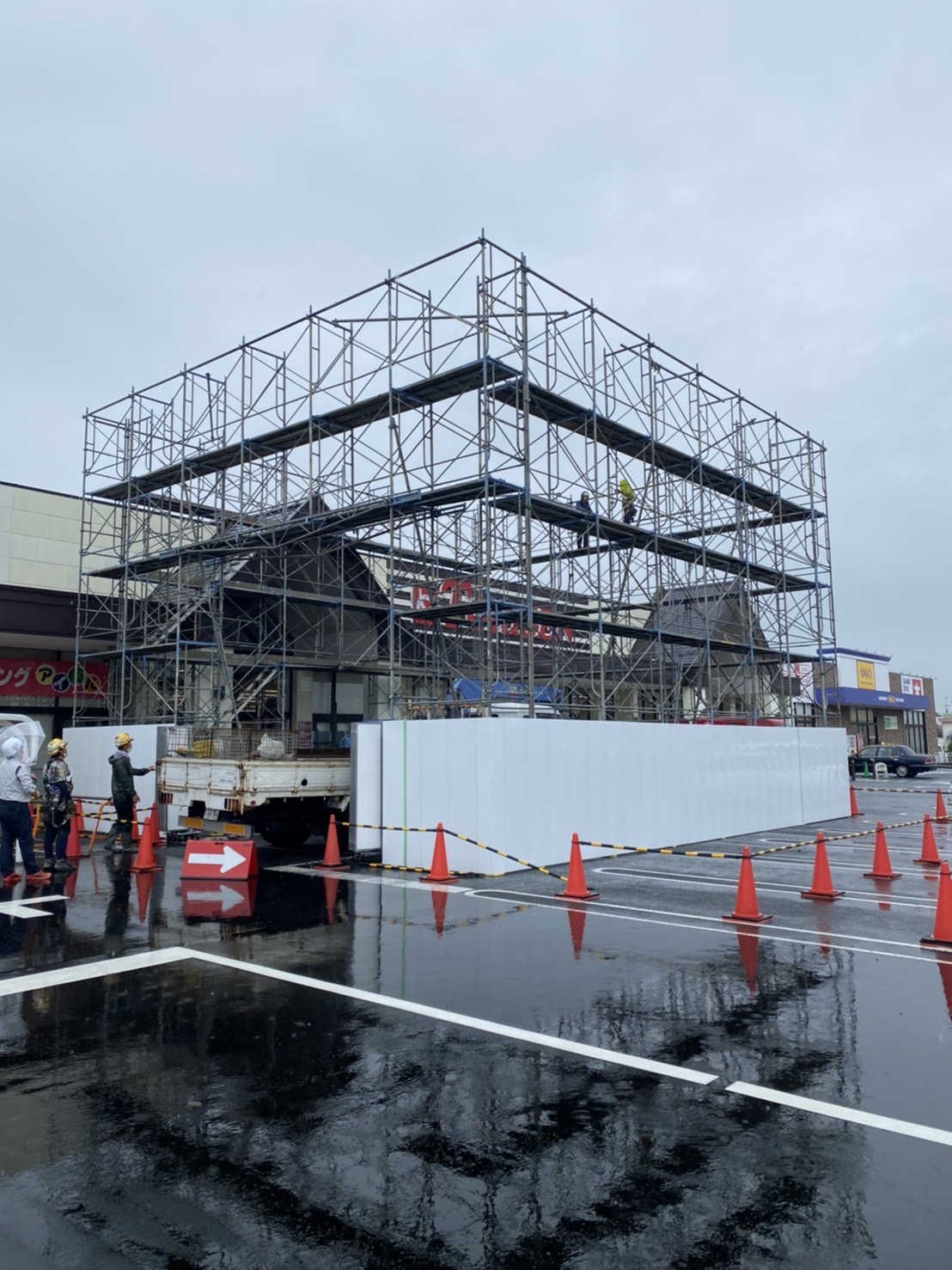 群馬県某市　外部養生足場