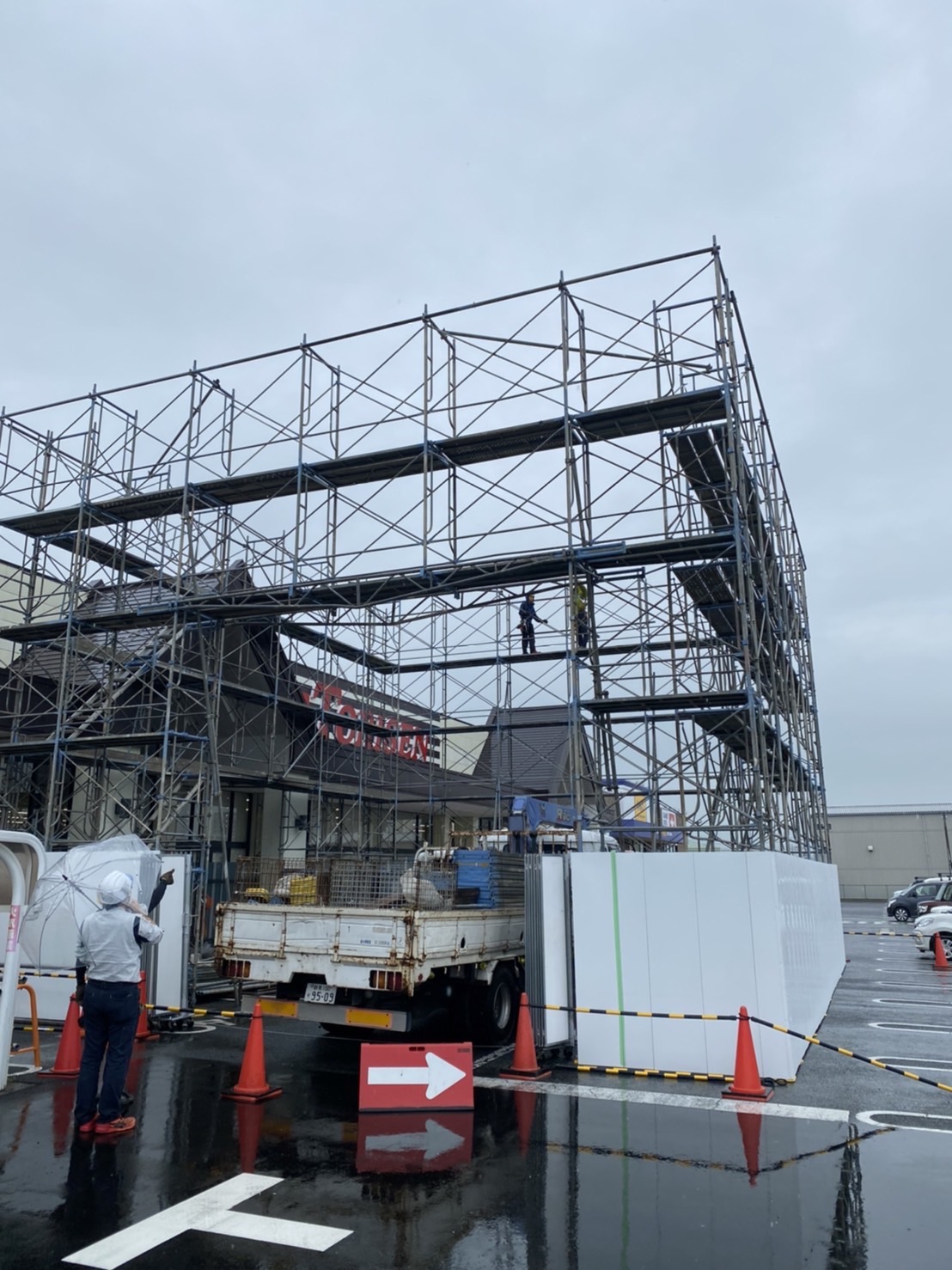 群馬県某市　外部養生足場