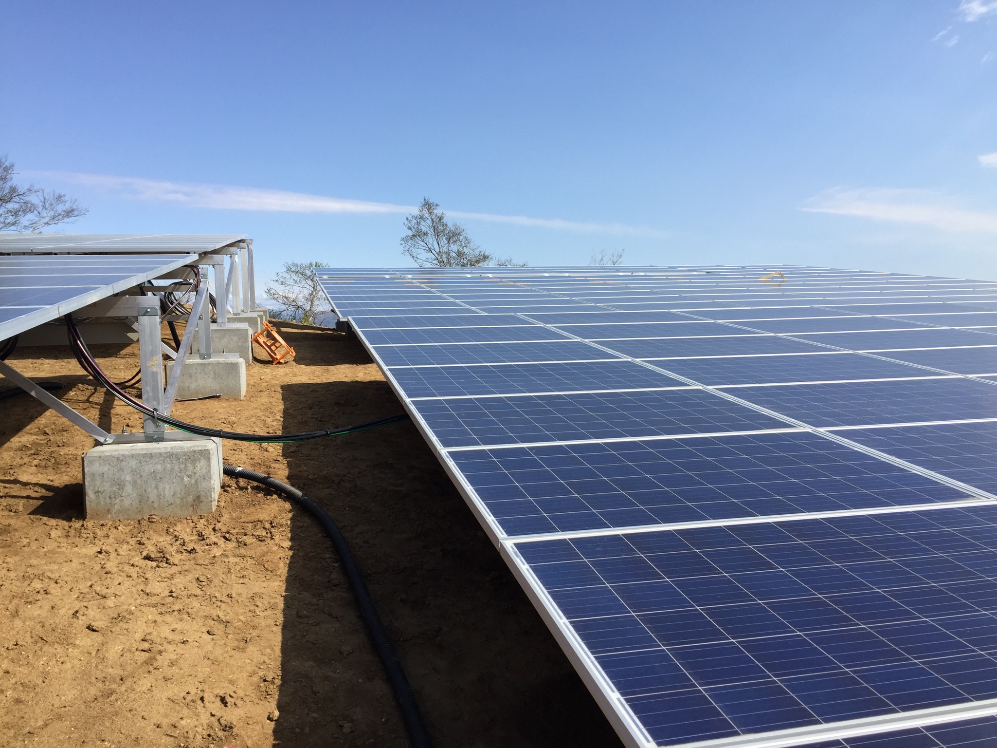 J専門学校様　架台・パネル張り