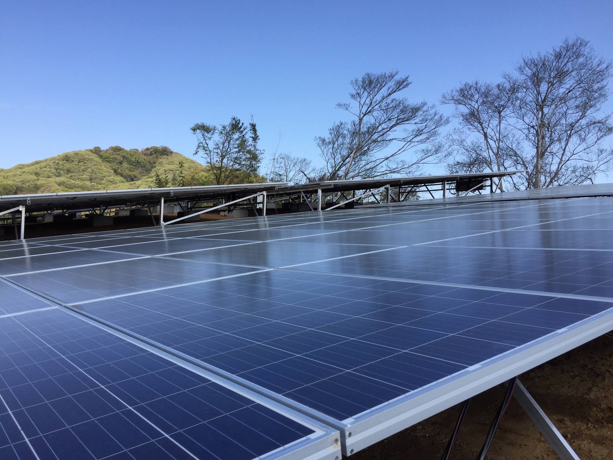 J専門学校様　架台・パネル張り