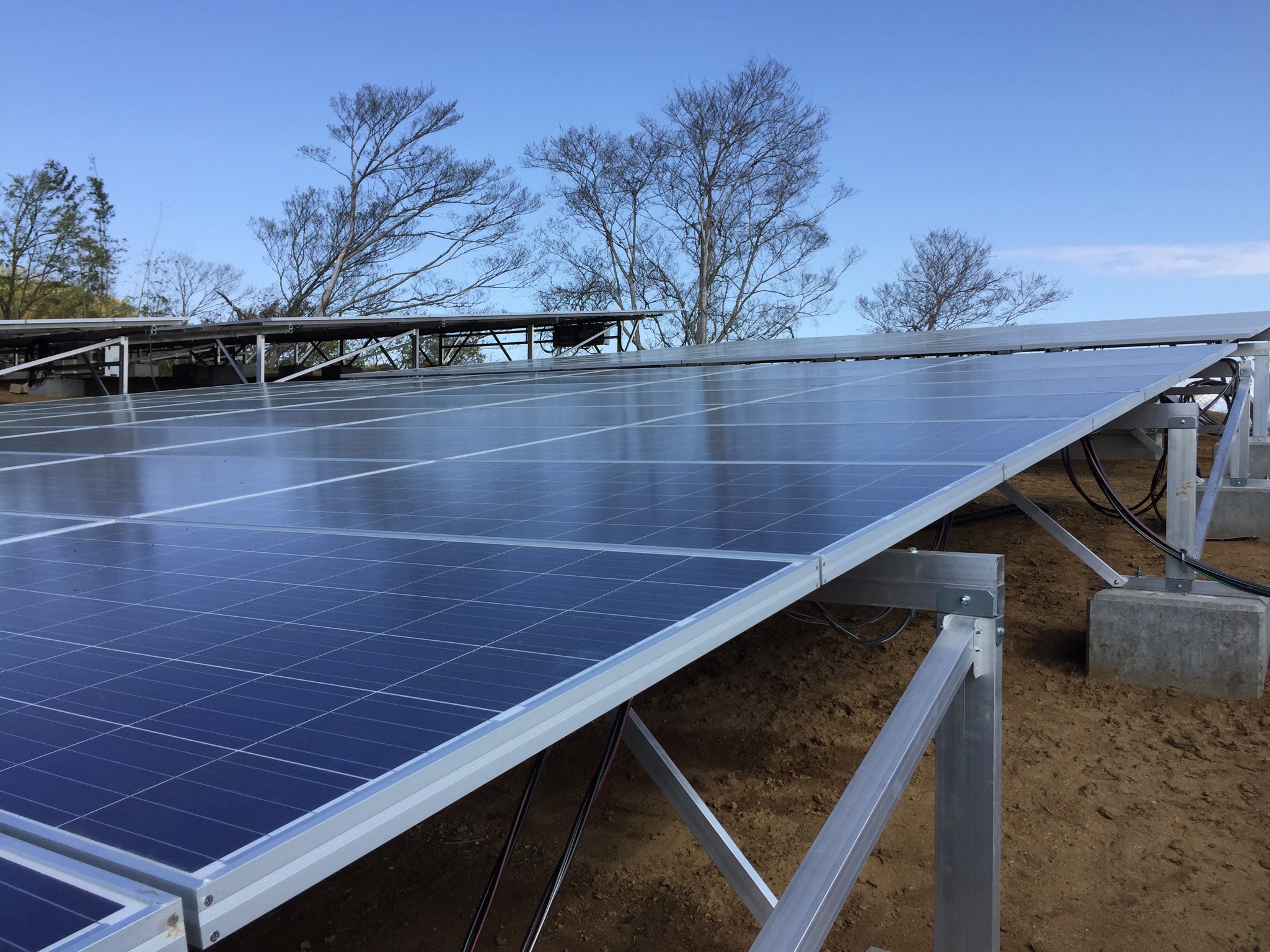 J専門学校様　架台・パネル張り