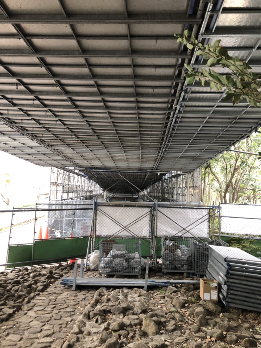 東京都某橋梁塗装工事　吊り足場