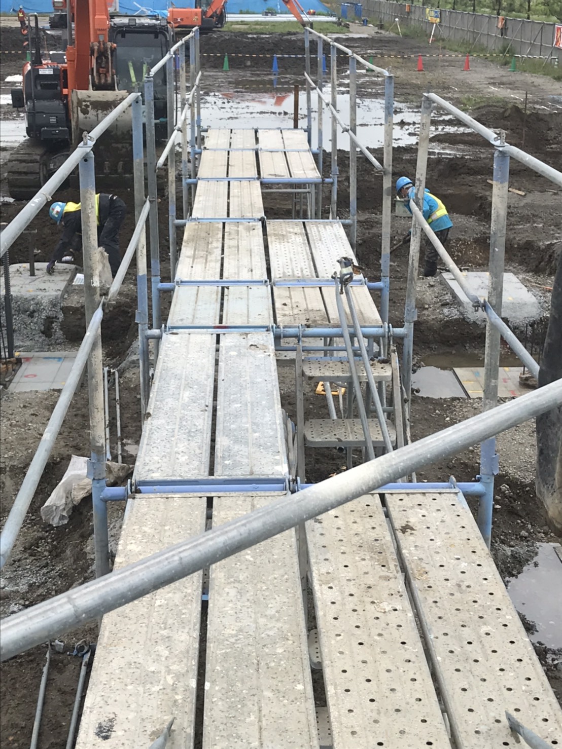 群馬県某所工場　新築工事　通路足場